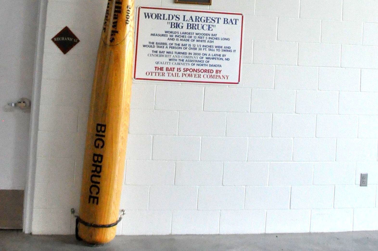 World's Largest Wooden Baseball Bat: world record in Fargo, North Dakota