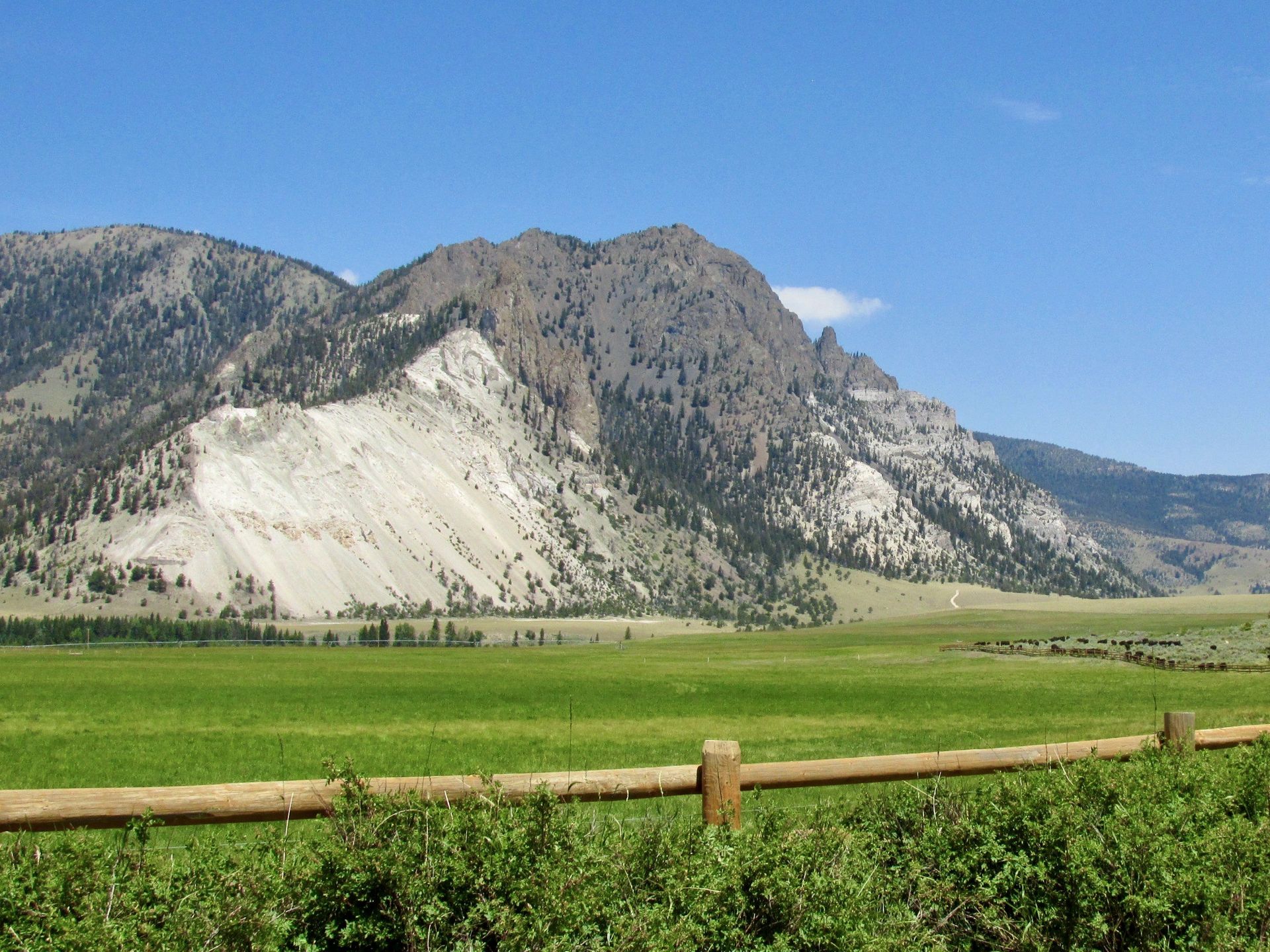 Largest known sub-aerial landslide on Earth, world record in Wyoming