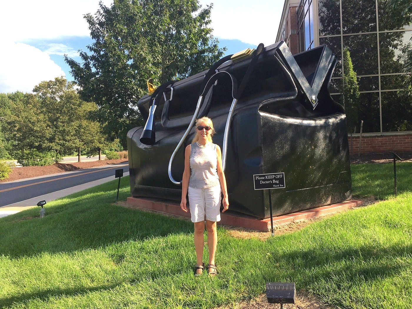 World’s Largest Doctor’s Bag Monument, world record in Newark, Delaware