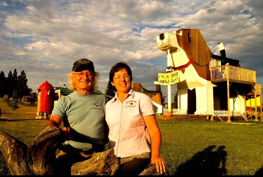 World's First Beagleshaped Bed and breakfast, world record in