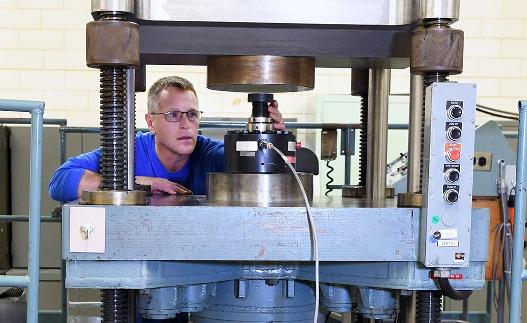 World's Largest Deadweight Machine, world record in Gaithersburg, Maryland