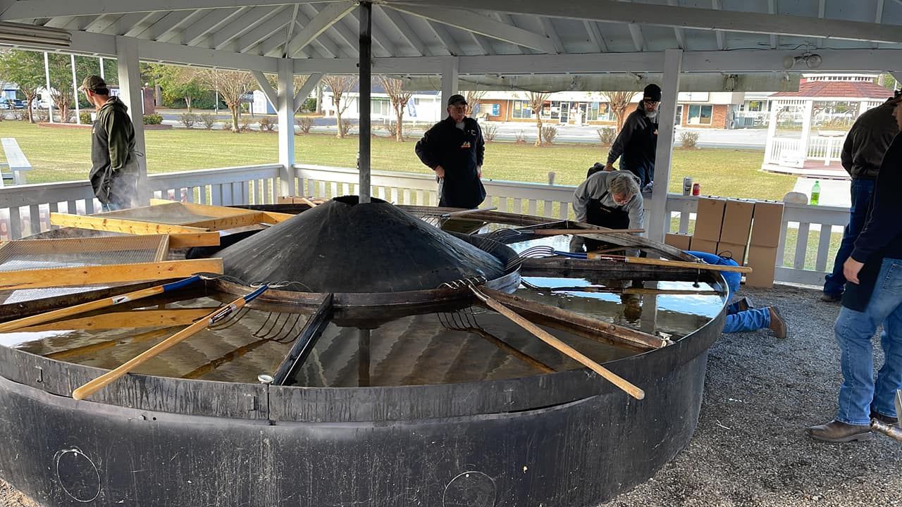 World's Largest Operational Frying Pan, world record in Rose Hill