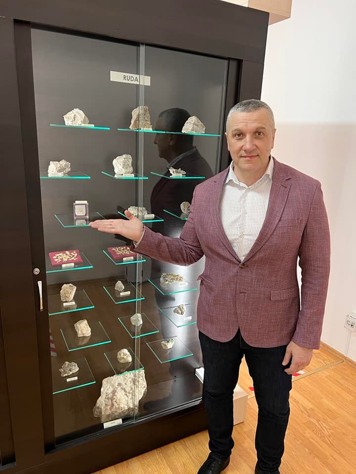 World's Most Valuable 4,5 kg of Native Gold, The Gold Museum in Brad, Romania sets world record