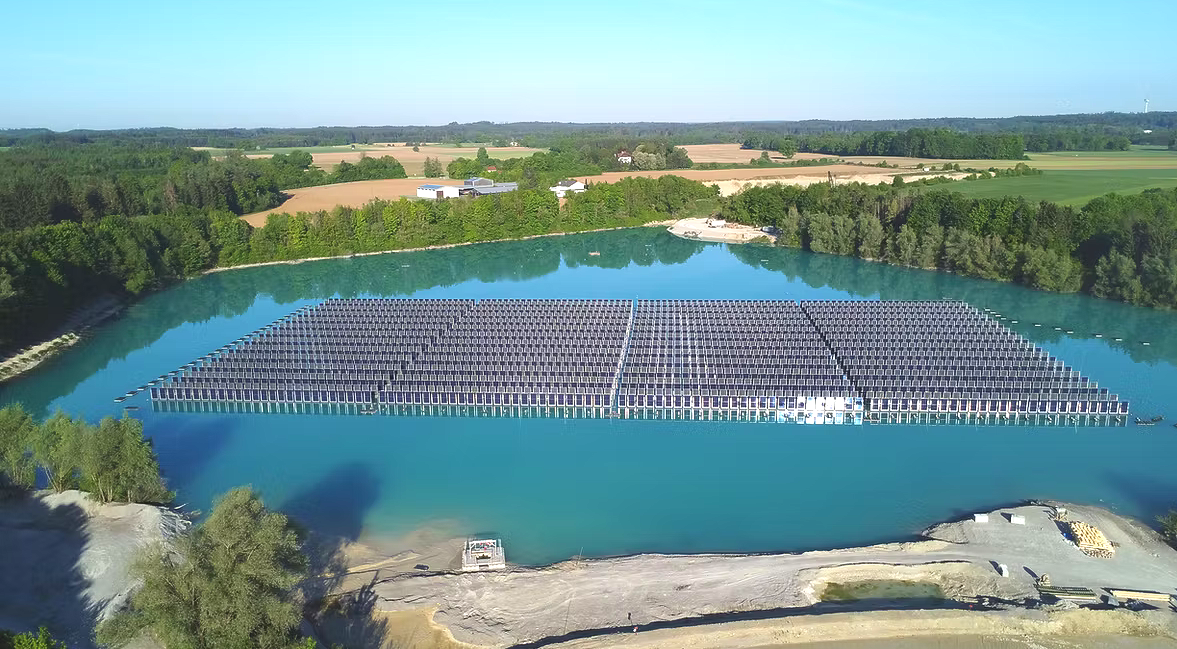 World’s first vertical floating solar power plant, world record in Germany