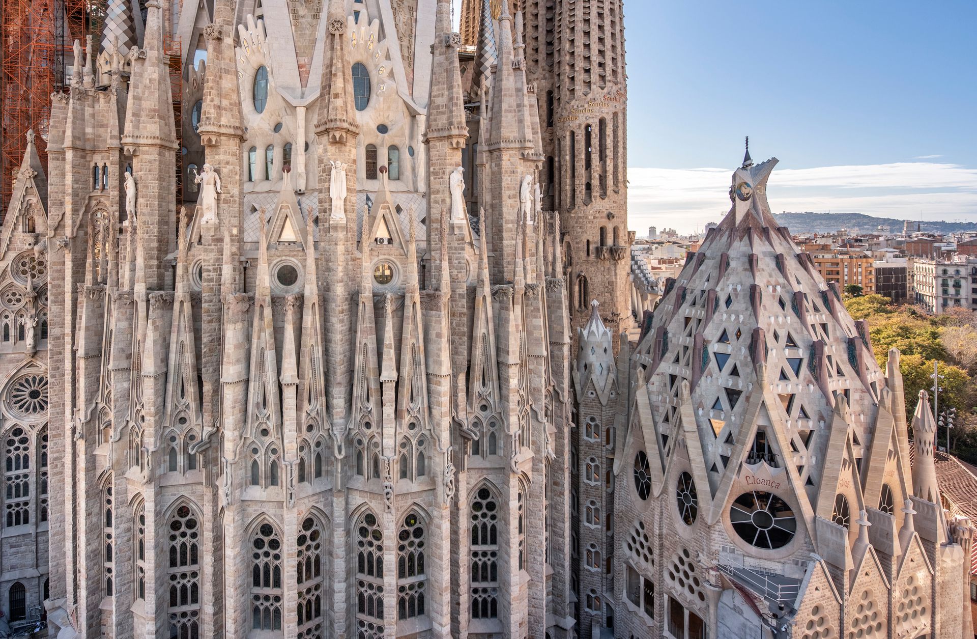 World's Tallest Church, Sagrada Família sets world record