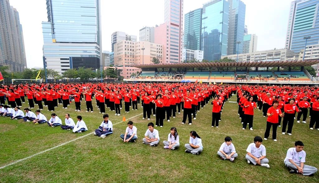 Largest Kung Fu Display of Diverse Styles: Chinese Kung Fu Fans set world record Largest Kung Fu Display of Diverse Styles: Chinese Kung Fu Fans set world record