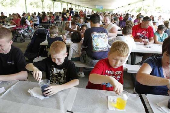 Most People Dyeing Eggs: Carowinds sets world record (Video)