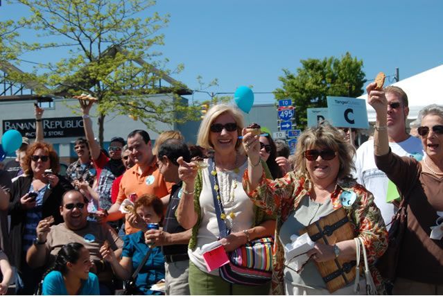 Largest Dessert Party: Tanger Outlet Centers set world record (HD Video)
