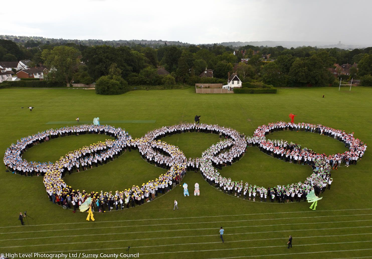 Largest Human Olympic Rings: UK school kids sets world record (Video)