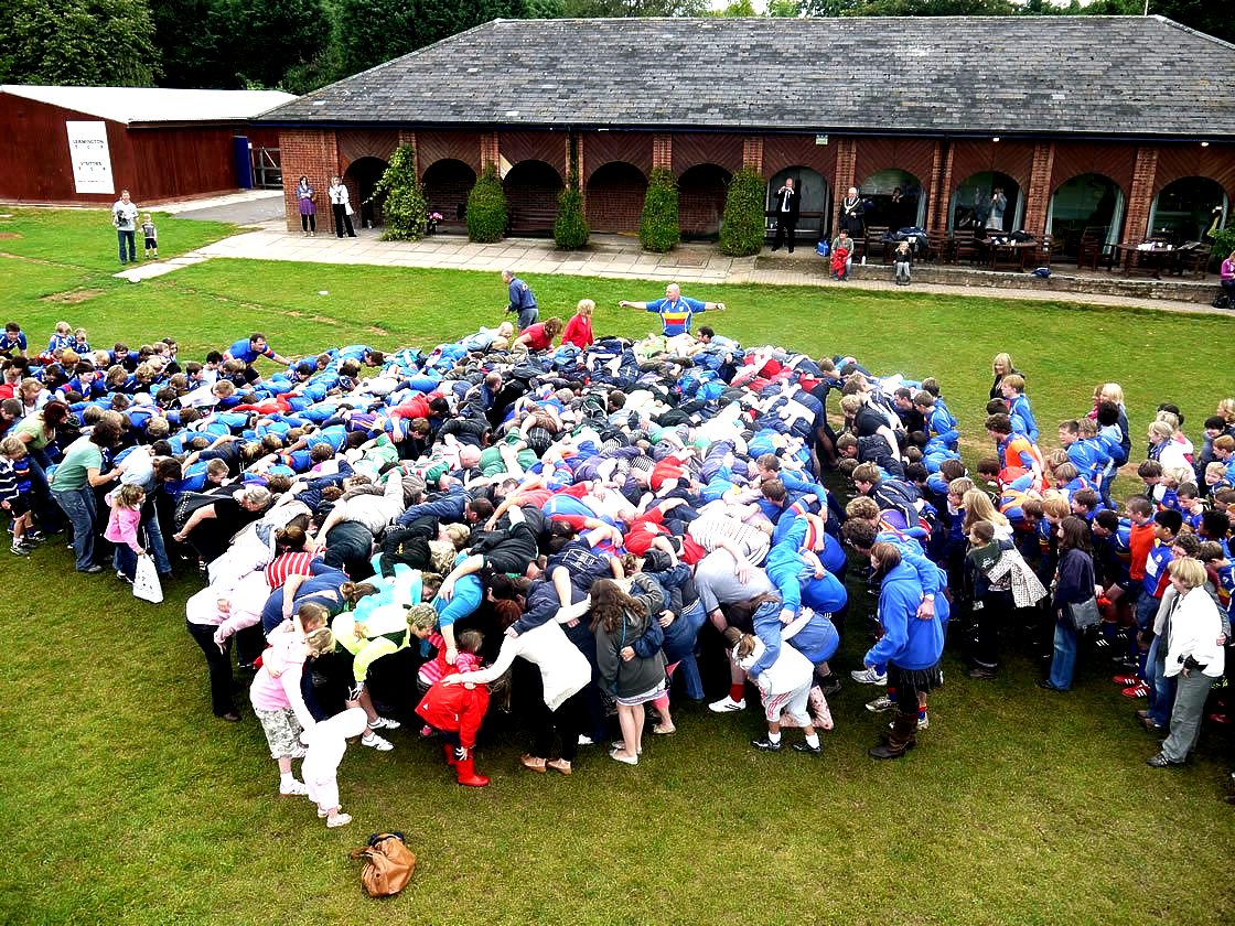 Largest rugby scrum: Leamington Rugby Club sets world record