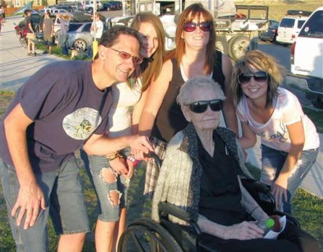 Oldest Female to Paraglide Tandem: Mary Ellen Hardison set world record (PICS) 