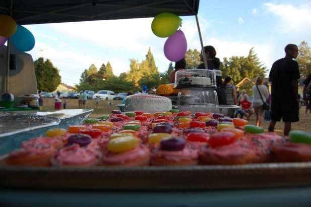  Largest cake-walk dance: South Salem residents set world record (VIDEO) 