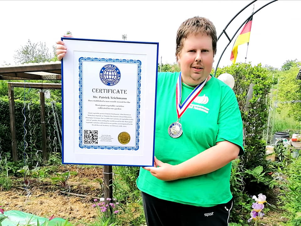Most giant vegetable varieties cultivated in one garden: world record set by Patrick Teichmann Most giant vegetable varieties cultivated in one garden: world record set by Patrick Teichmann