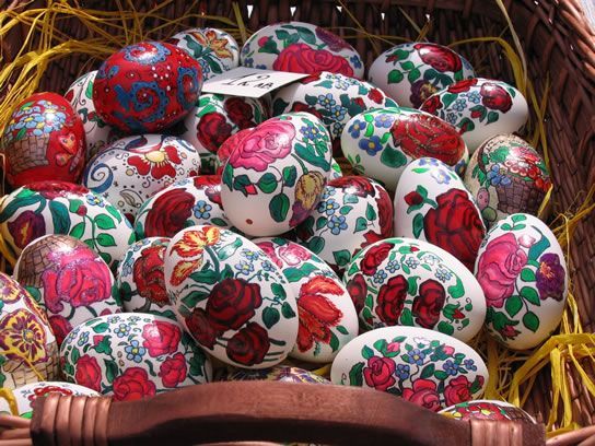 Most people dying eggs: Bulgaria breaks Guinness world record (VIDEO) 