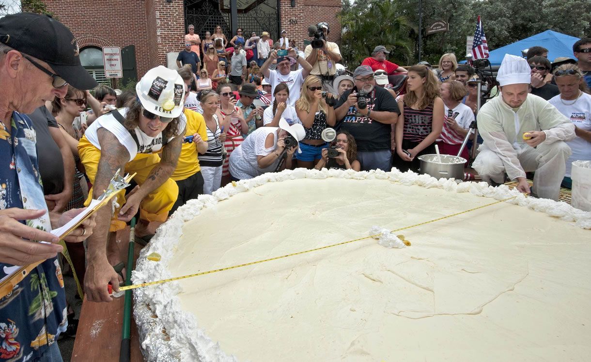 Largest key lime pie: Florida festival breaks Guinness world record (VIDEO)
\