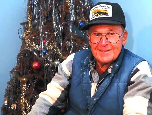 Longest-standing Christmas tree: Neil Olson breaks Guinness World Records' record (VIDEO)