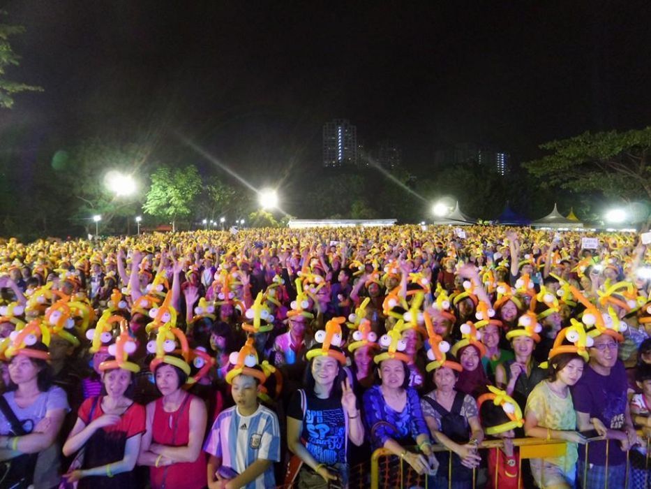  Most People Wearing Balloon Hats: Singapore