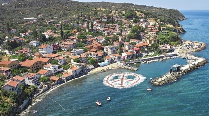 Largest human floating image: Turkey breaks Guinness World Records record 