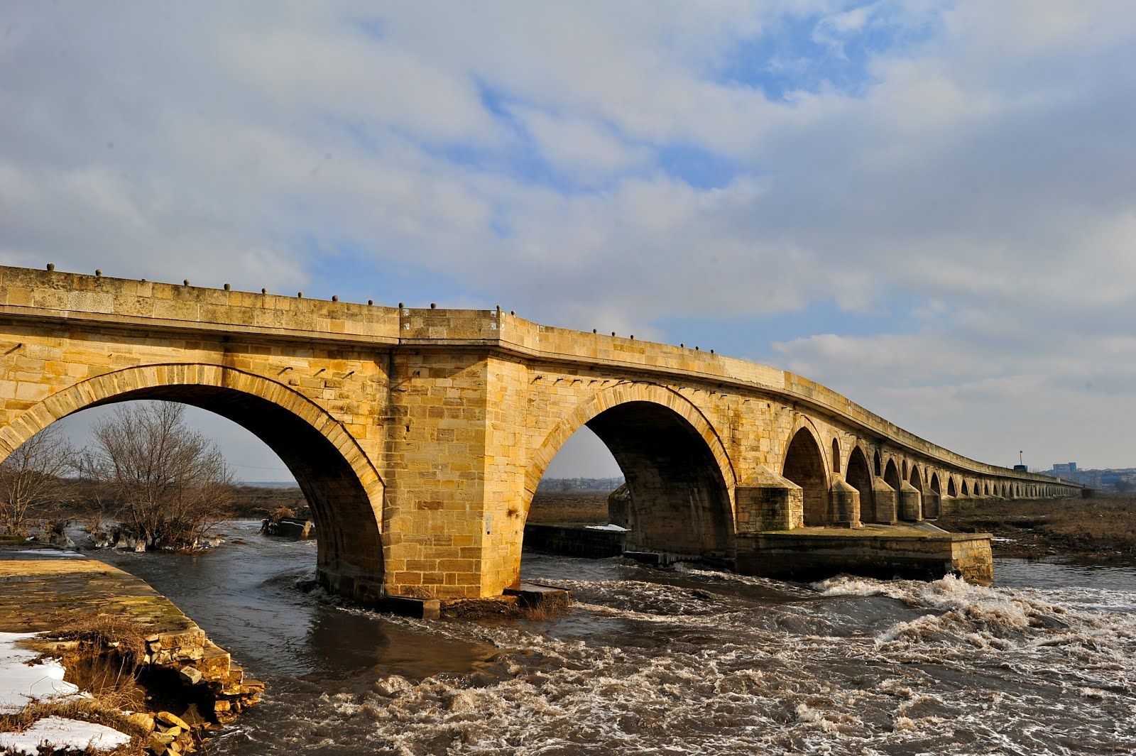Longest stone road bridge: world record set in Turkey (VIDEO) 