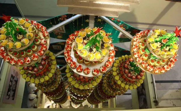 Tallest Christmas cupcake tree: world record set in Hyderabad
