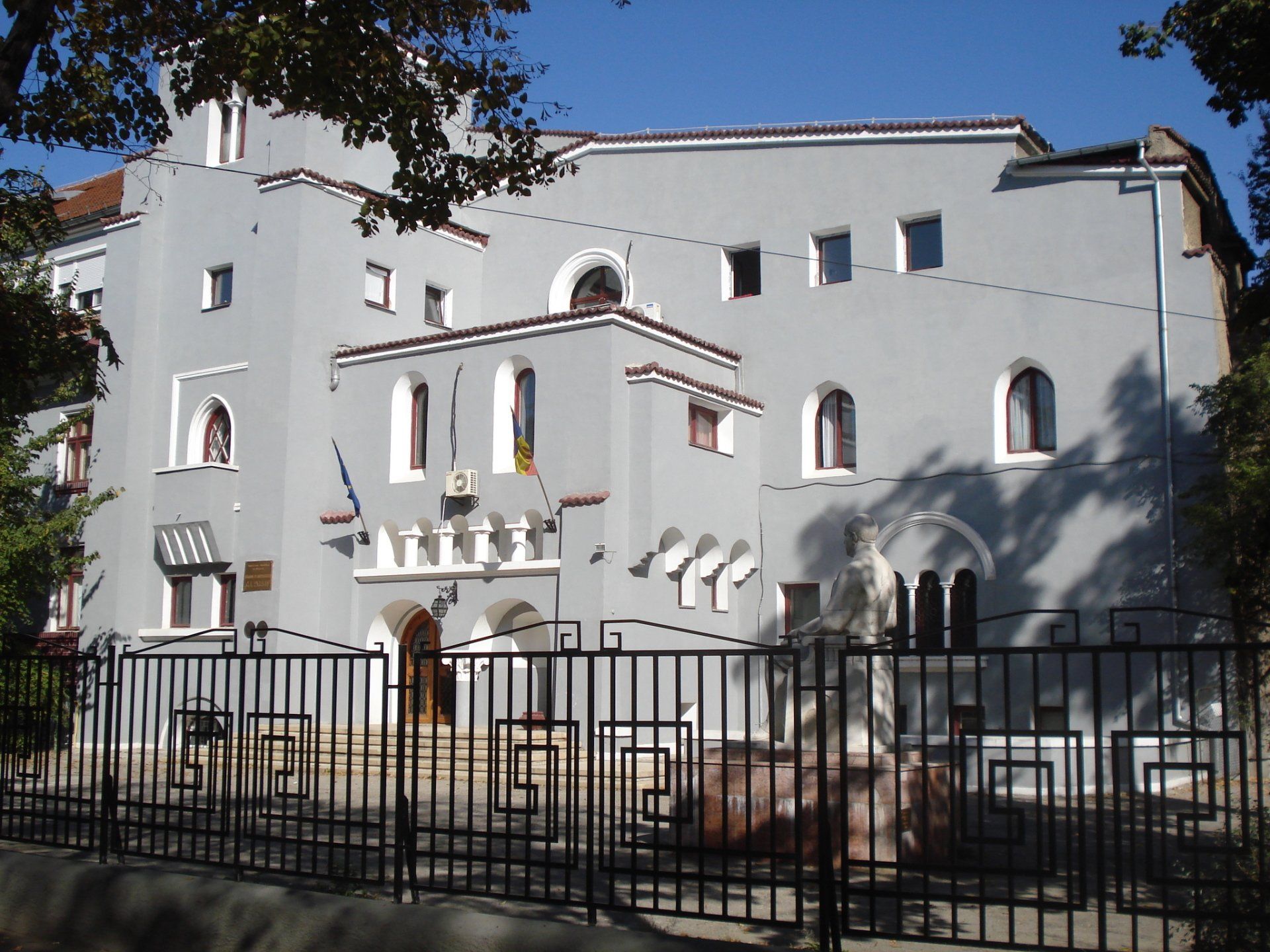 World's first endocrinology institute: National Institute of Endocrinology C. I. Parhon World's first endocrinology institute: National Institute of Endocrinology C. I. Parhon