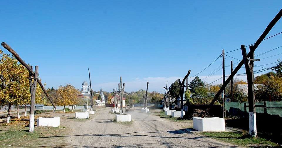 Highest density of fountains: the village of Paunesti