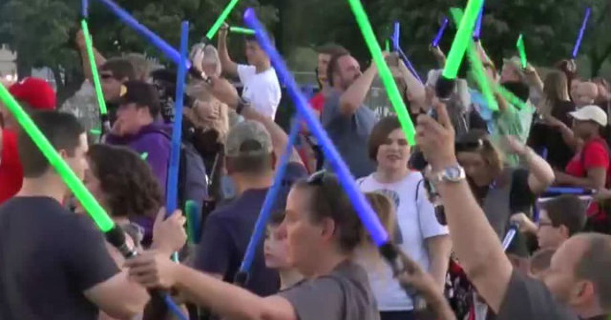 Largest lightsaber battle: The Kalamazoo Wings