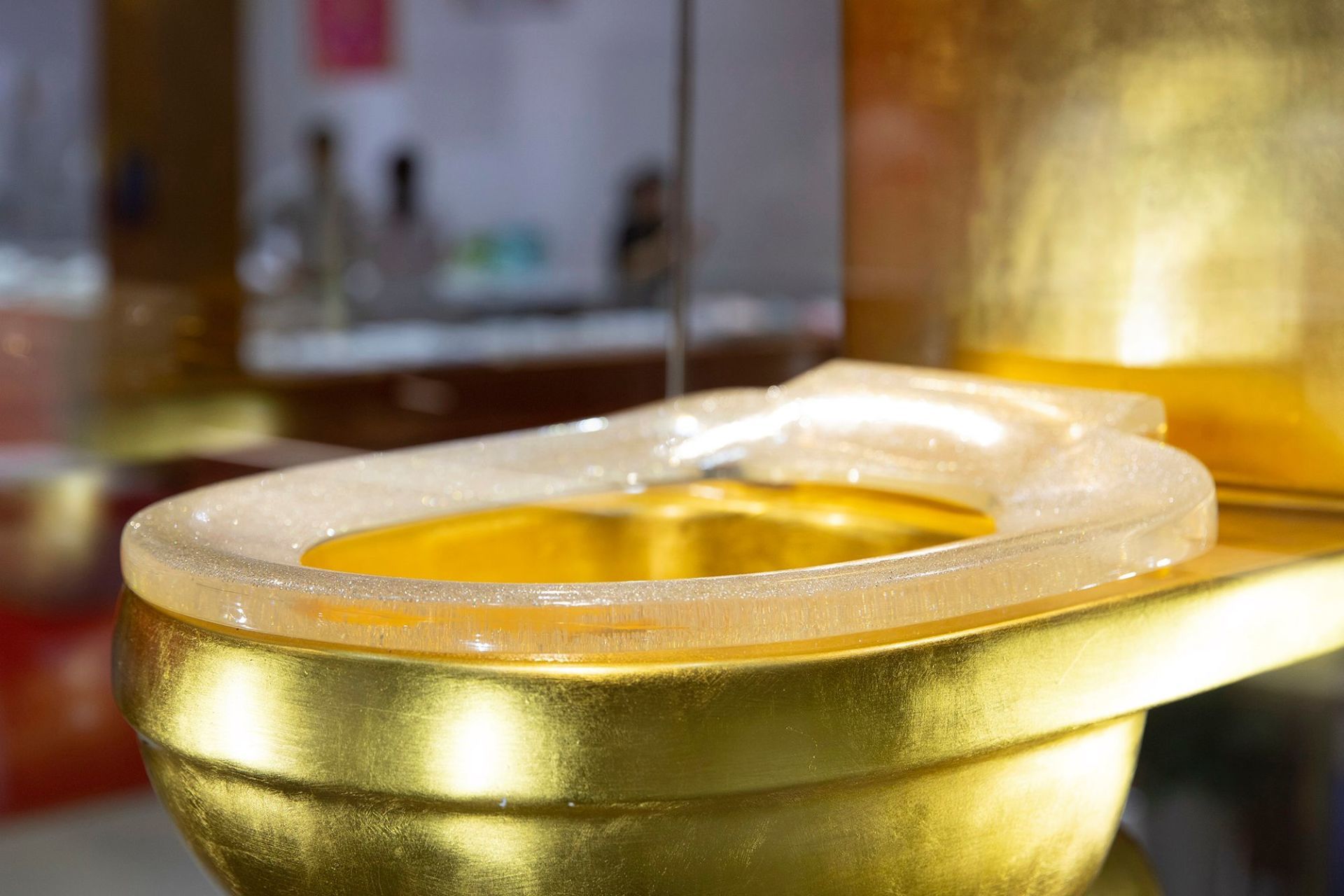 Most diamonds in a toilet seat: Coronet