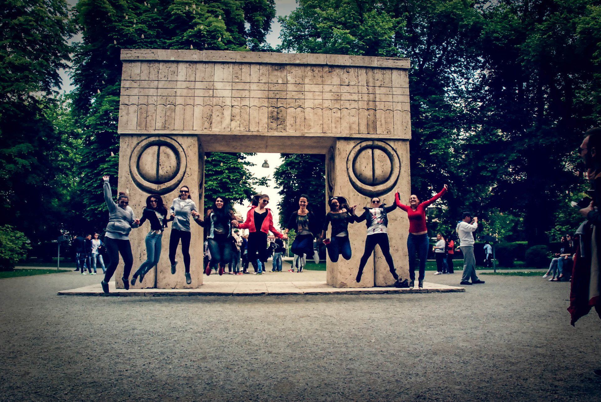 Largest monument to the kiss: The Gate Of The Kiss by Constantin Brancusi sets world record