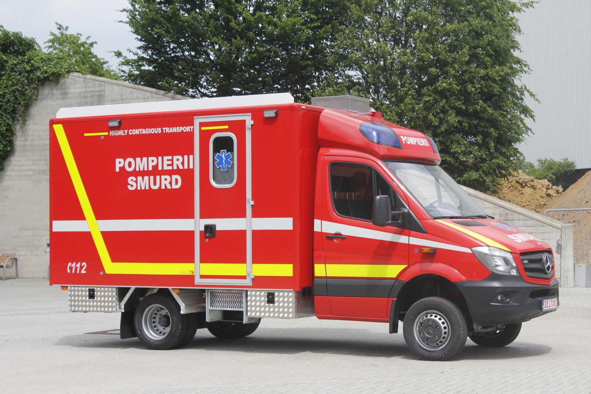 World's first ambulance for the transport of coronavirus patients, world record in Cluj, Romania World's first ambulance for the transport of coronavirus patients, world record in Cluj, Romania