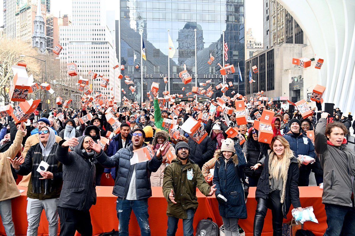 Most people unboxing simultaneously: Xiaomi sets world record