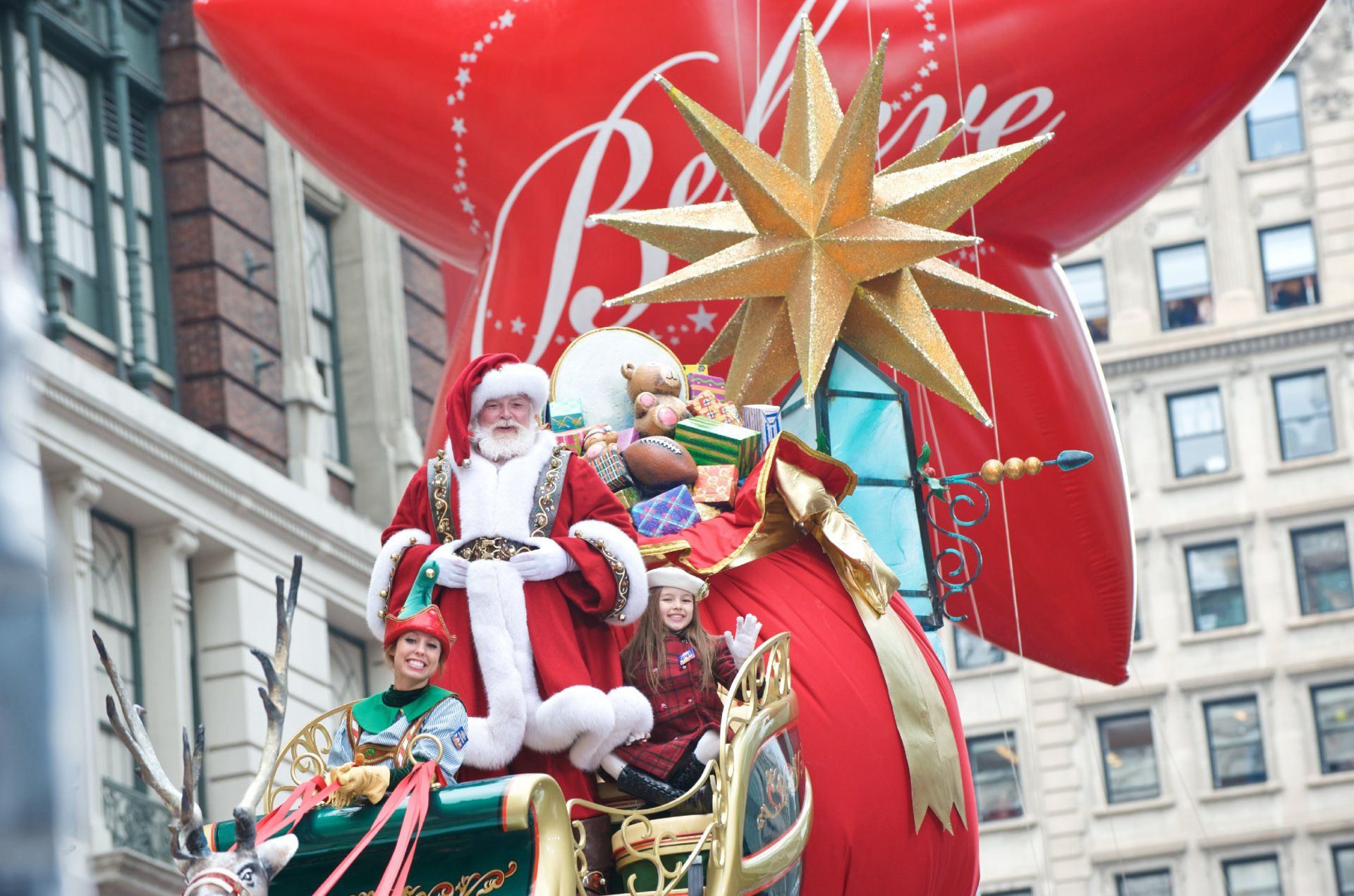 Largest Thanksgiving Day Parade: Macy's Thanksgiving Day Parade sets world record