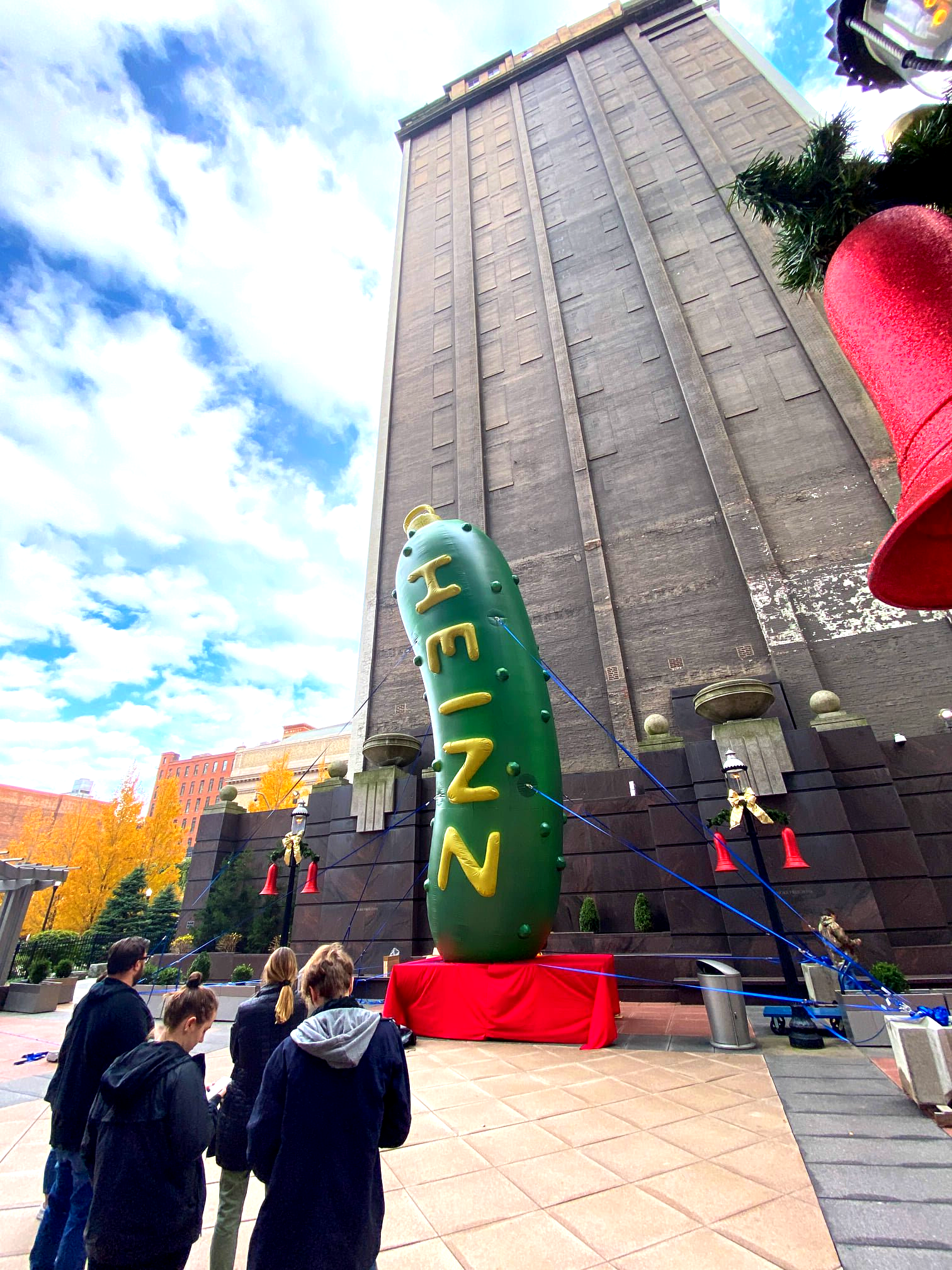 Largest Pickle Ornament: Pittsburgh sets world record Largest Pickle Ornament: Pittsburgh sets world record