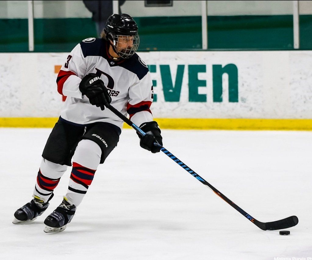Most ice hockey games played by an individual in one year: Calvin Mees sets world record