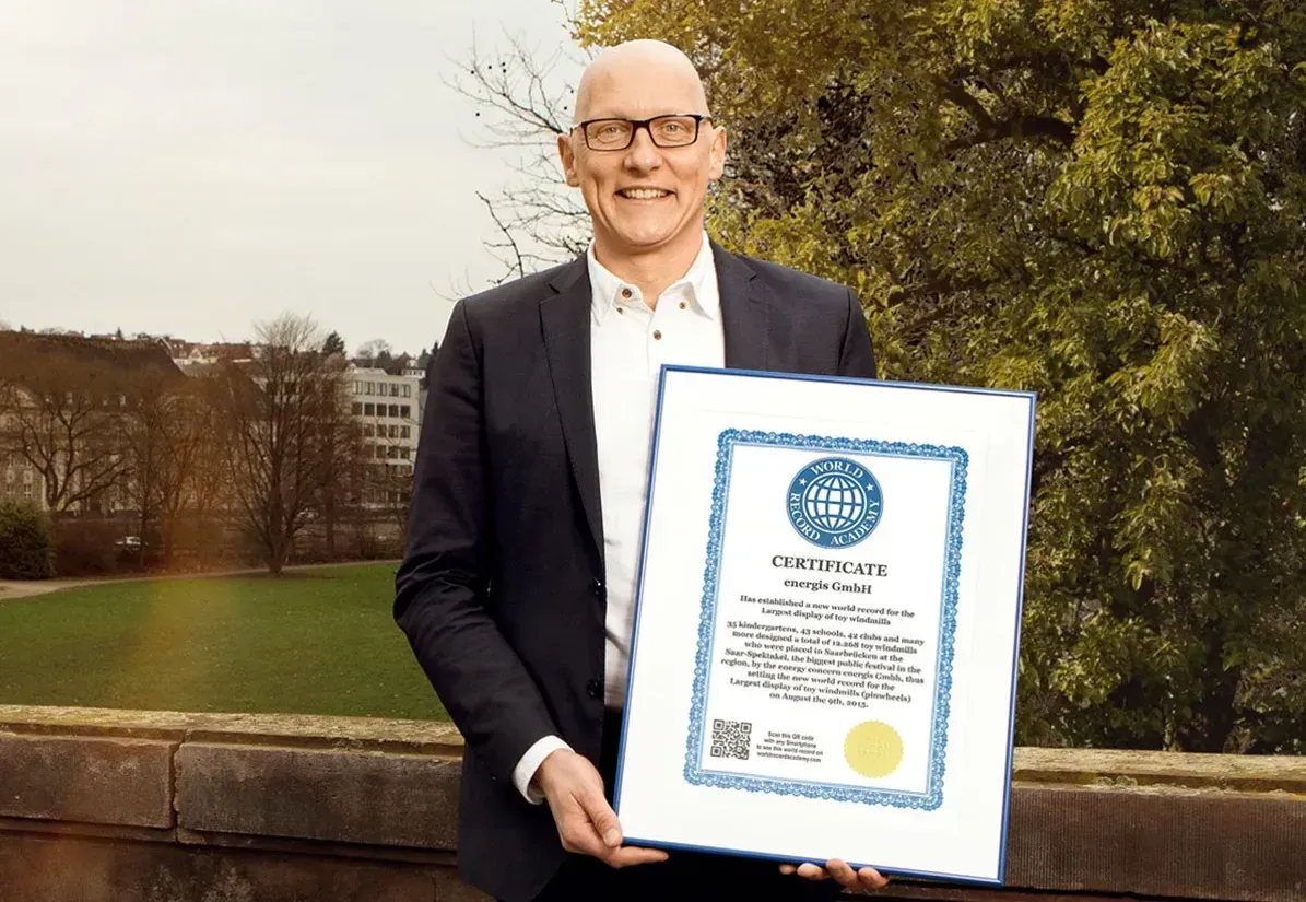 Largest display of toy windmills: energis GmbH sets world record (VIDEO)