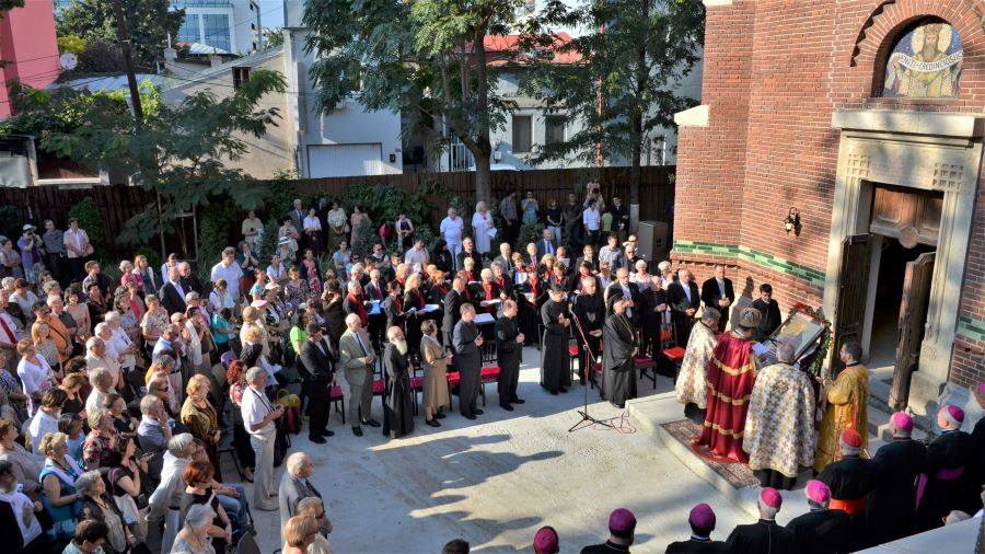 World's Smallest Cathedral: Saint Basil the Great Cathedral sets world record