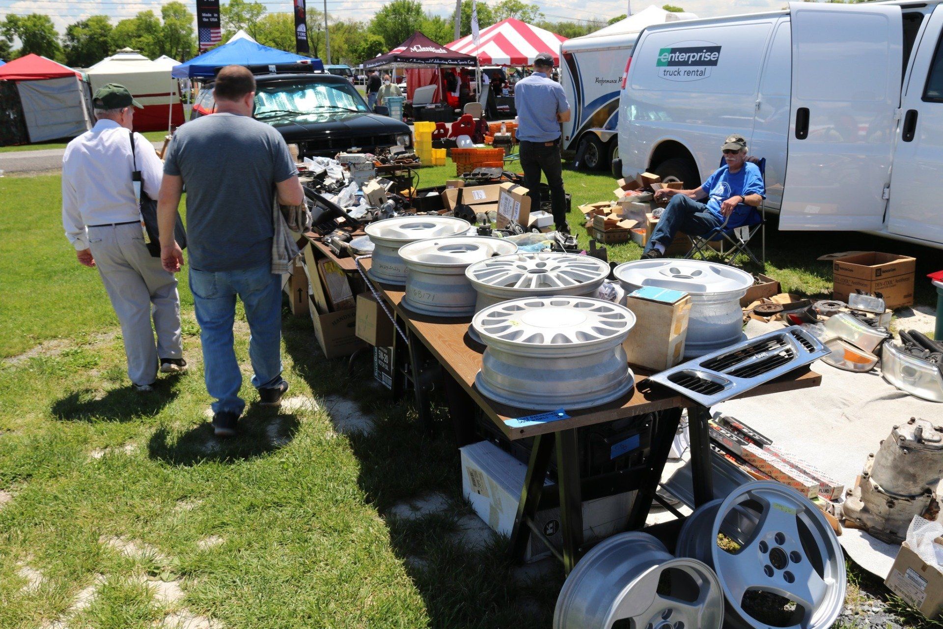 World's largest automotive flea market: Carlisle, PA, sets world record