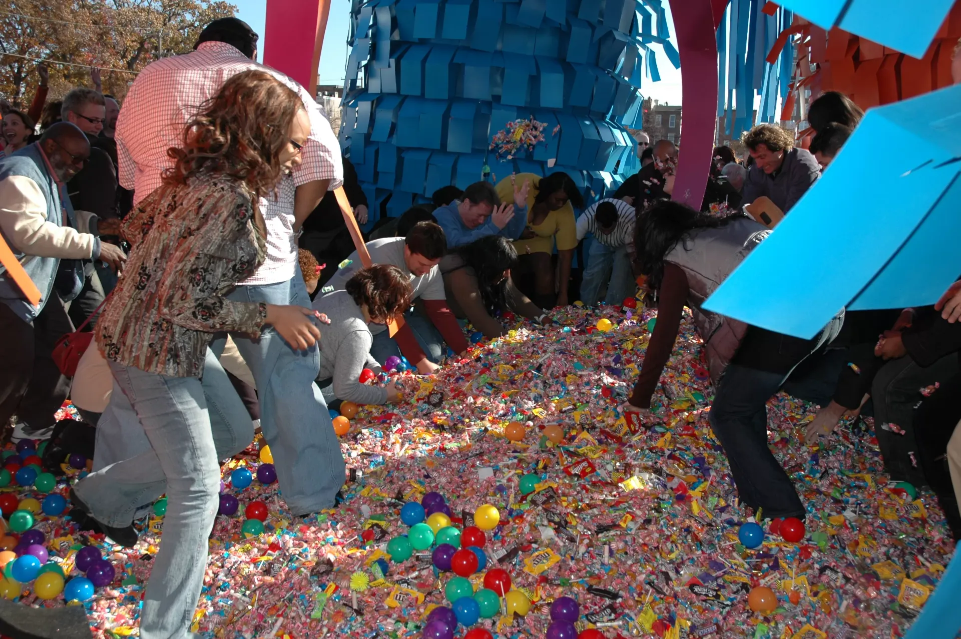 World's Largest Trojan Donkey Pinata: Philadelphia, PA, sets world record