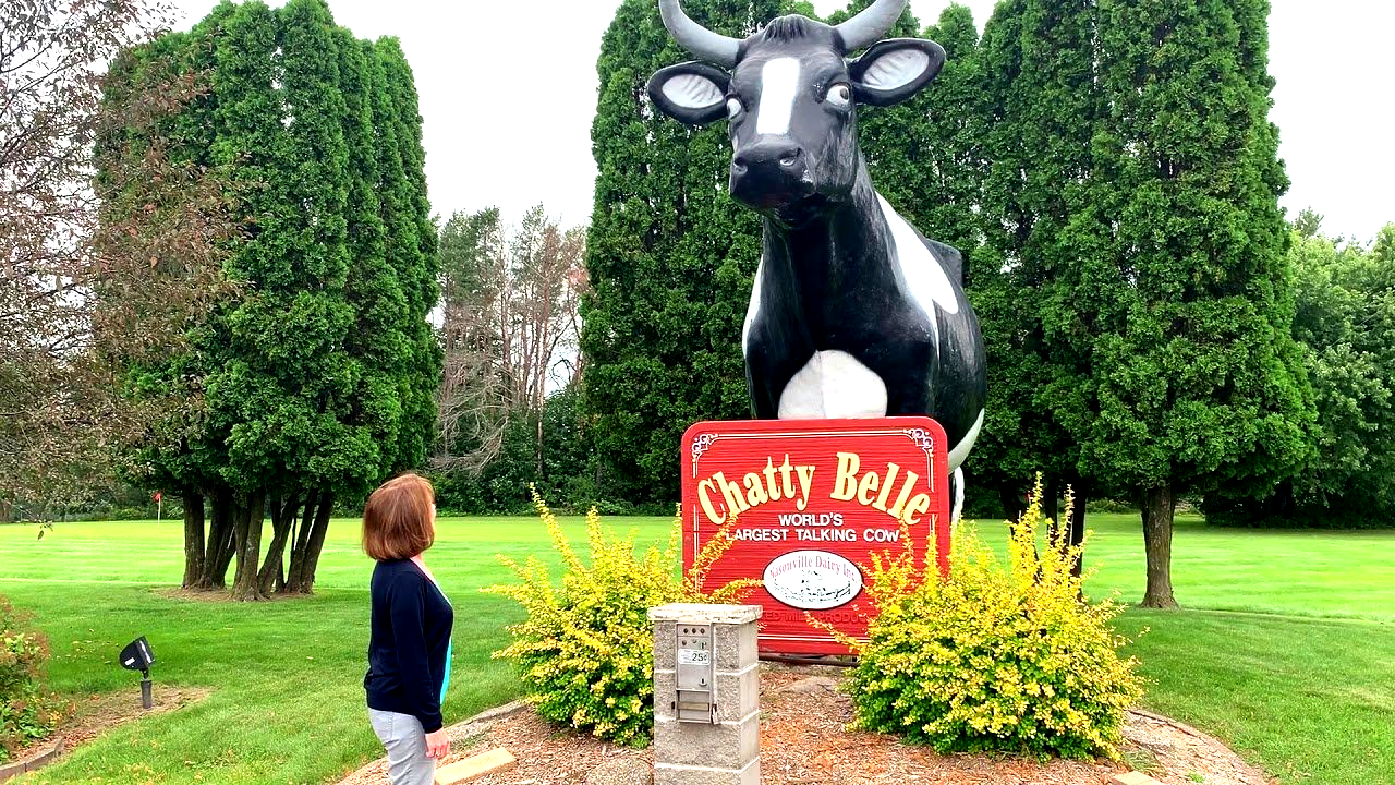 World's Largest Talking Cow: world record set in Neillsville, Wisconsin
