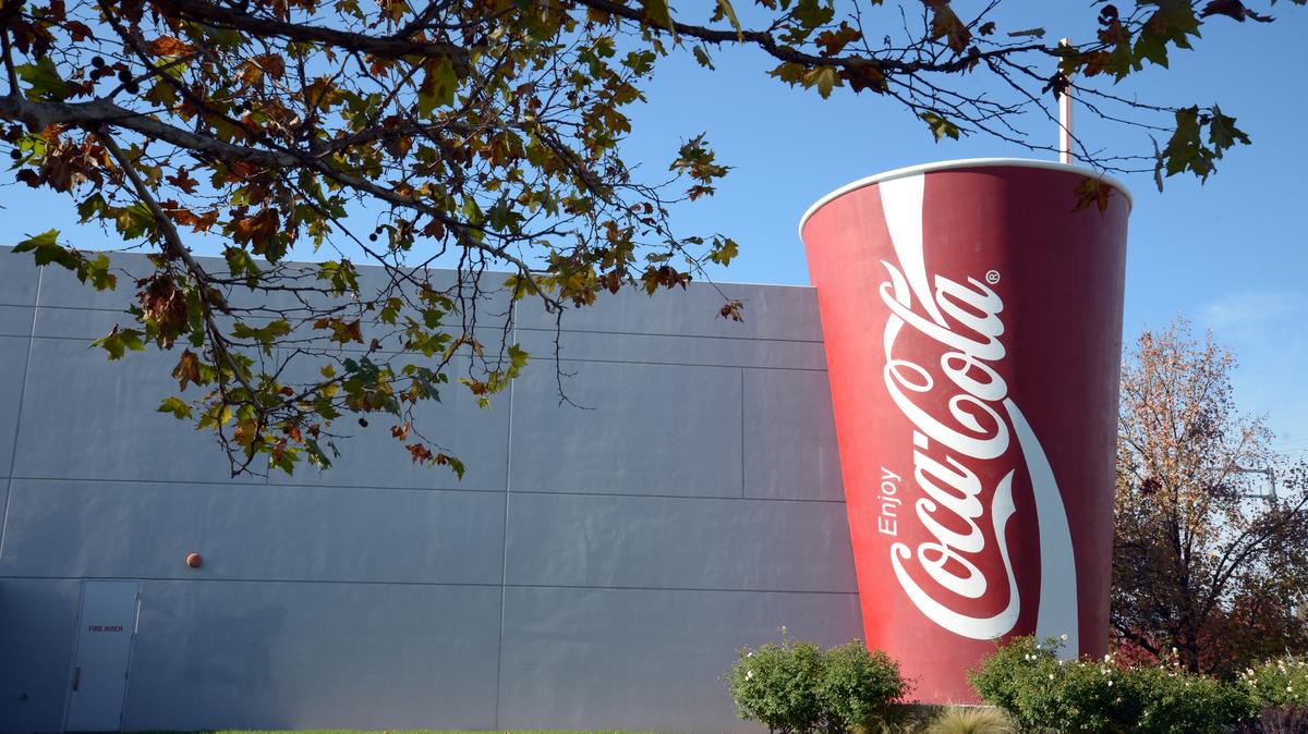 World's Largest Coca-Cola Cup Sculpture: world record set in Sacramento, California World's Largest Coca-Cola Cup Sculpture: world record set in Sacramento, California