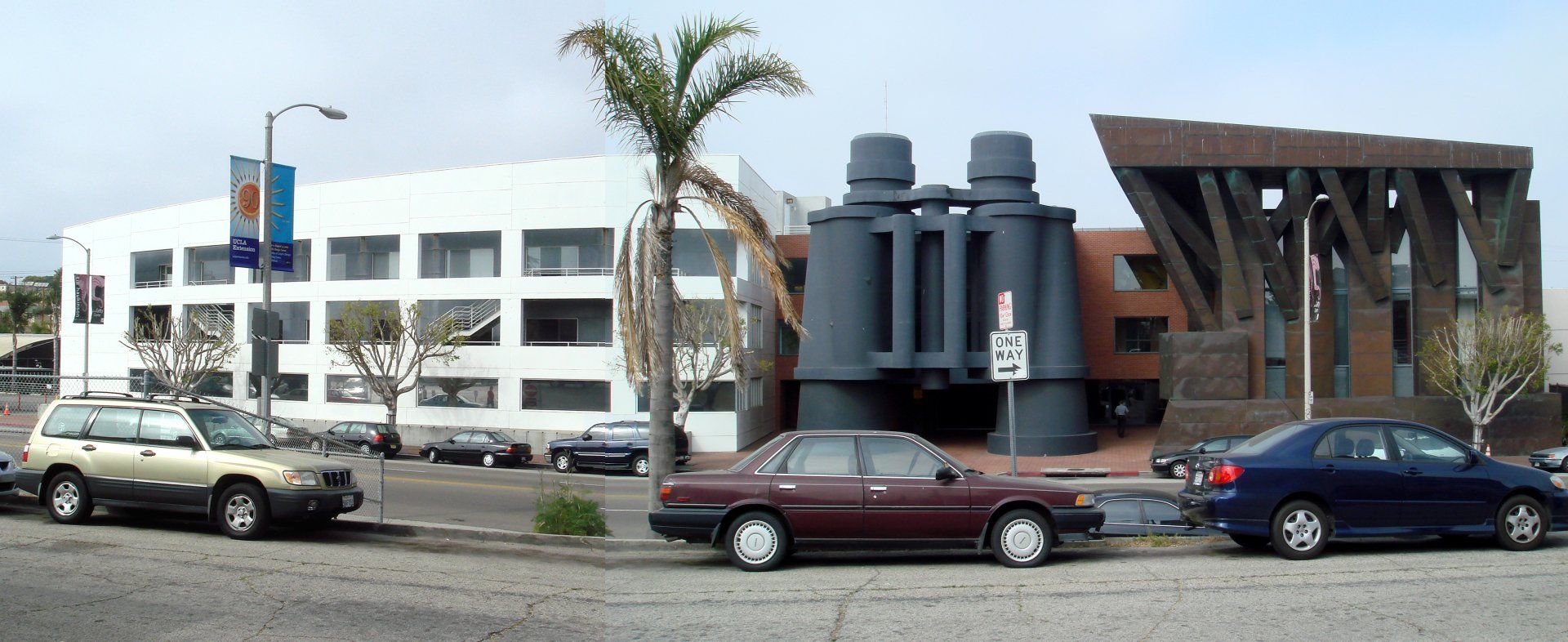 World's Largest Binoculars Sculpture: world record set in Venice, California