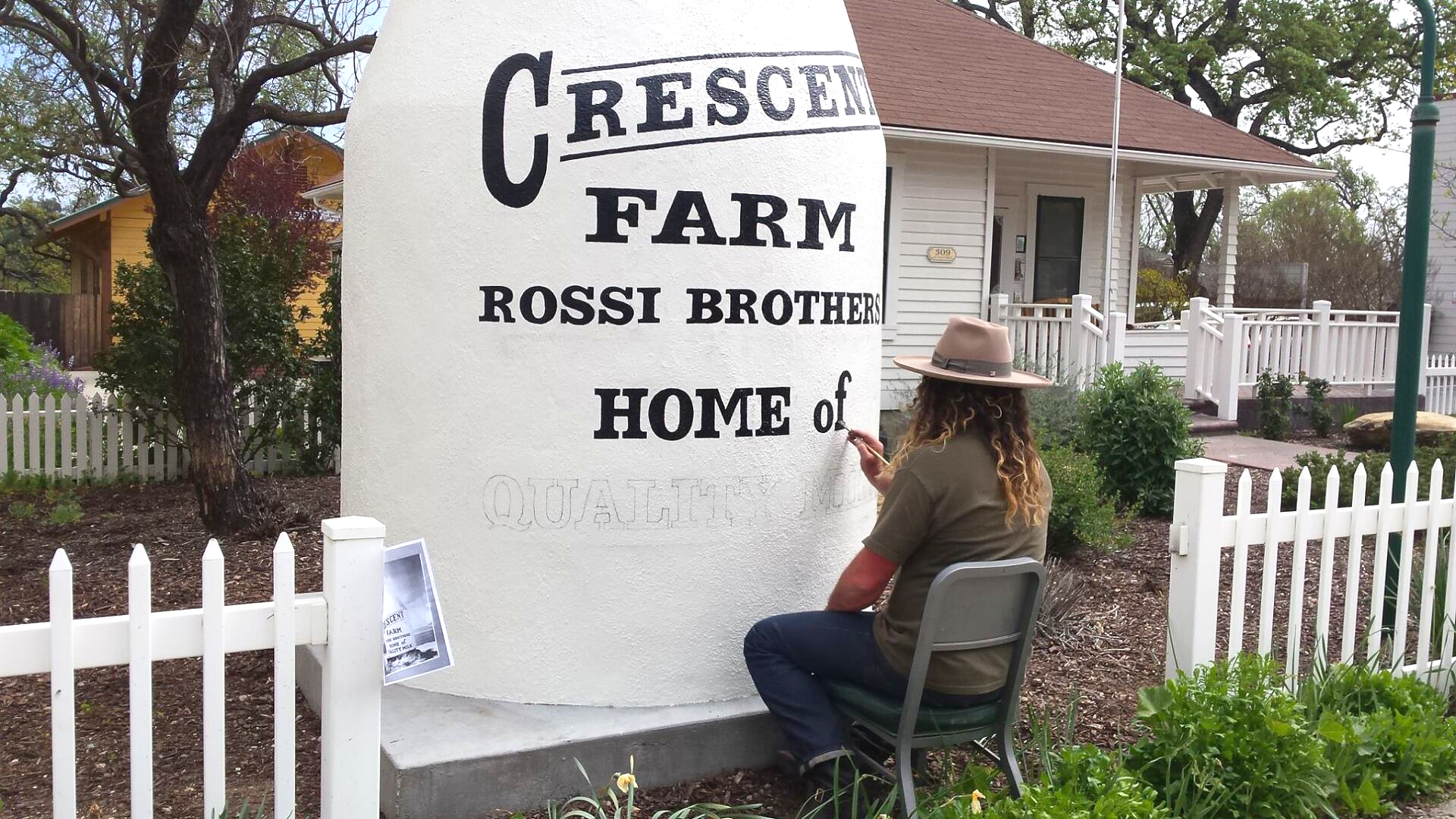 World's Largest Historic Milk Bottle Sculpture: world record set in Templeton, California World's Largest Historic Milk Bottle Sculpture: world record set in Templeton, California