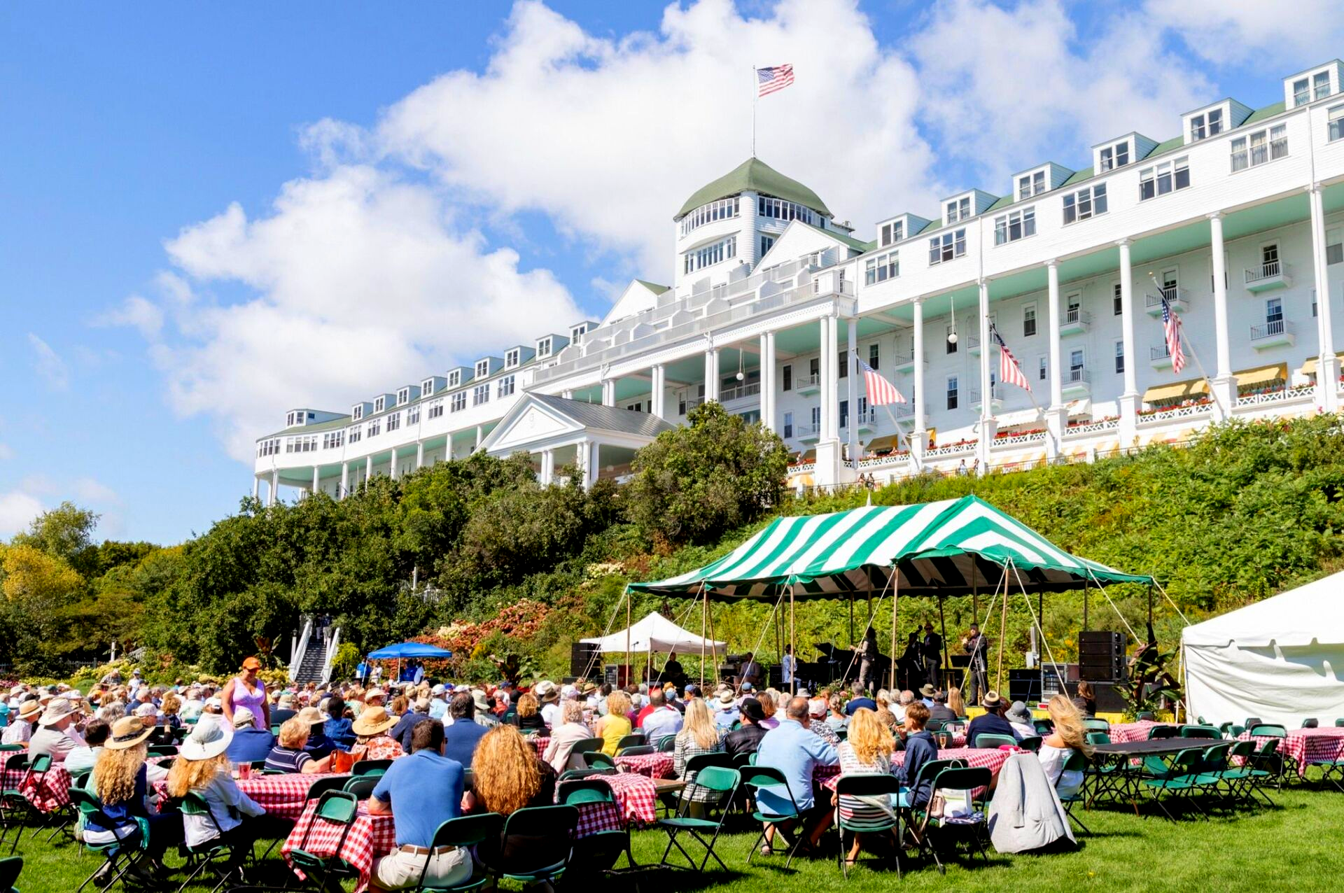 
World's Longest Porch: world record in Mackinac Island, Michigan