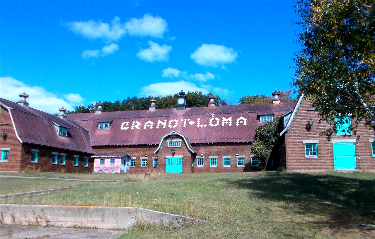 World's largest log cabin: world record in Marquette, Michigan