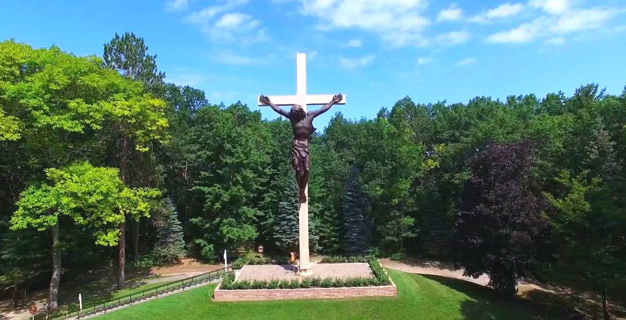 World’s Largest Crucifix (carved from a single tree): world record in Indian River, Michigan