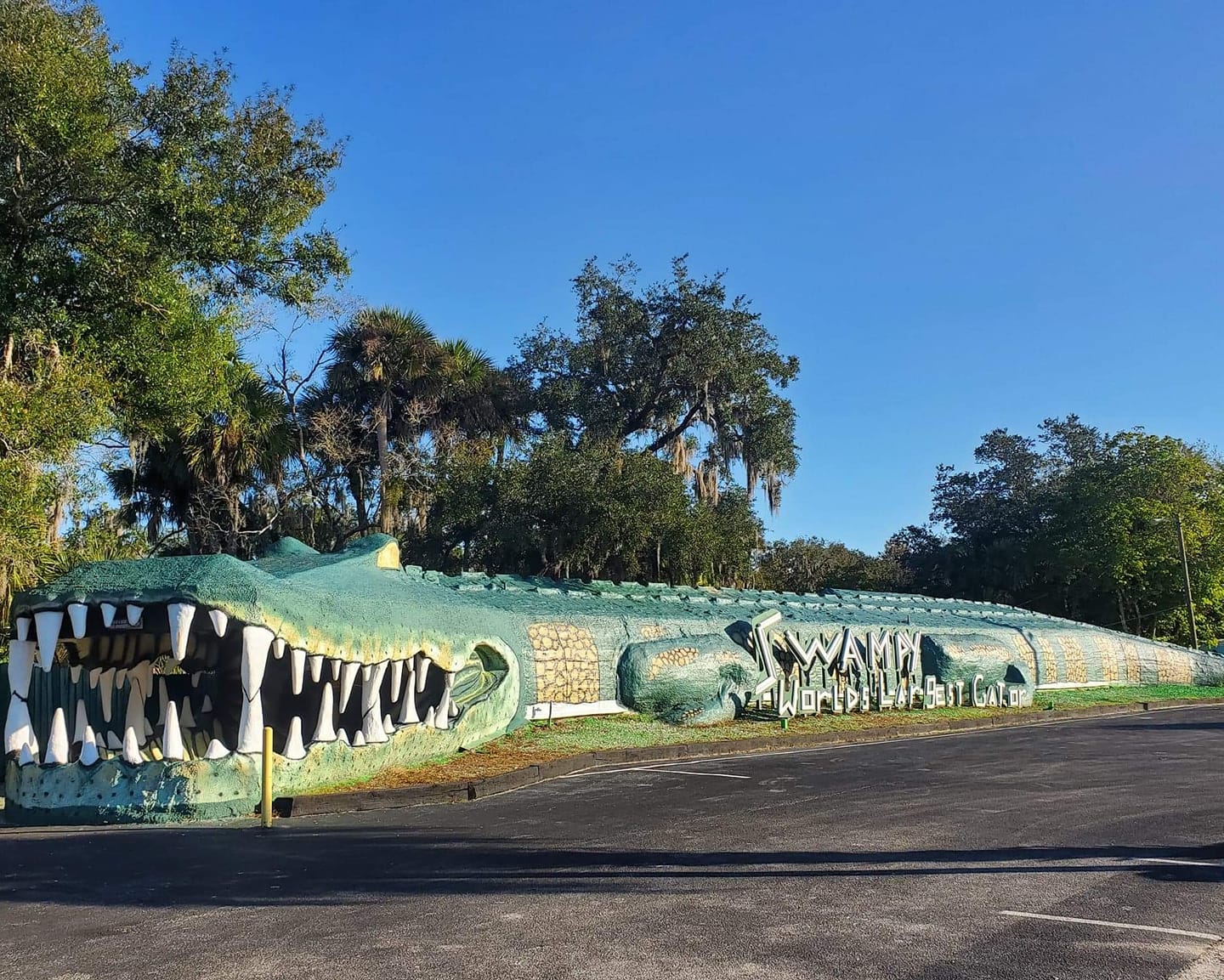 World’s Largest Alligator Shaped Building : world record in Christmas, Florida World’s Largest Alligator Shaped Building : world record in Christmas, Florida
