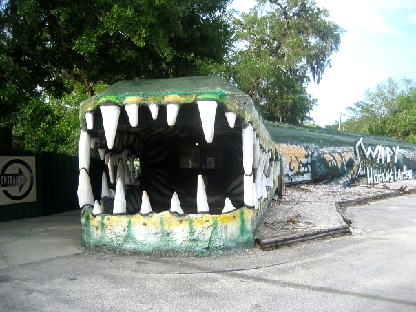 World’s Largest Alligator Shaped Building : world record in Christmas, Florida World’s Largest Alligator Shaped Building : world record in Christmas, Florida