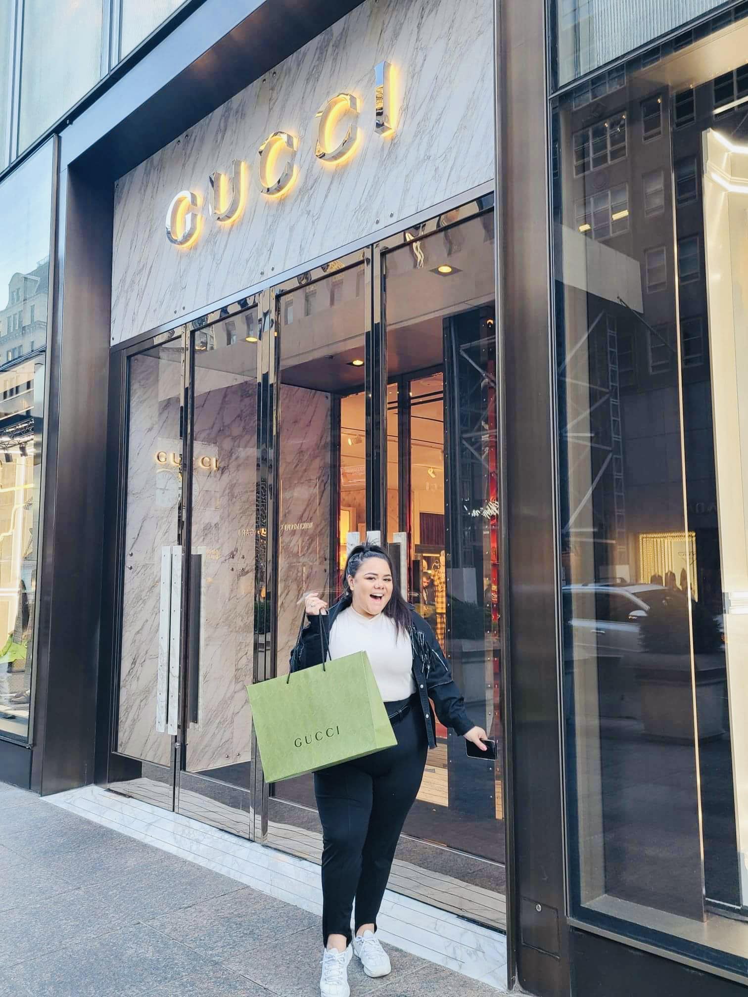 World’s Largest Gucci Store: Gucci New York Fifth Avenue Flagship Store sets world record World’s Largest Gucci Store: Gucci New York Fifth Avenue Flagship Store sets world record