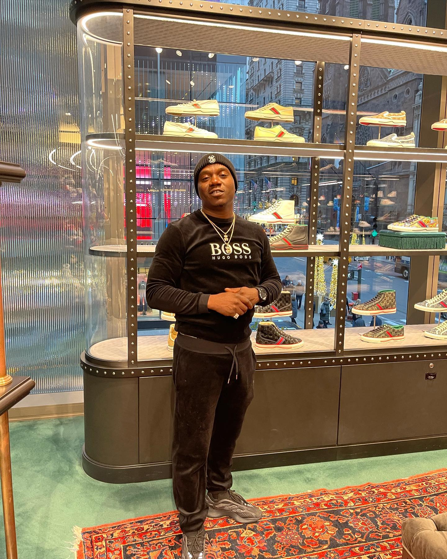 World’s Largest Gucci Store: Gucci New York Fifth Avenue Flagship Store sets world record World’s Largest Gucci Store: Gucci New York Fifth Avenue Flagship Store sets world record