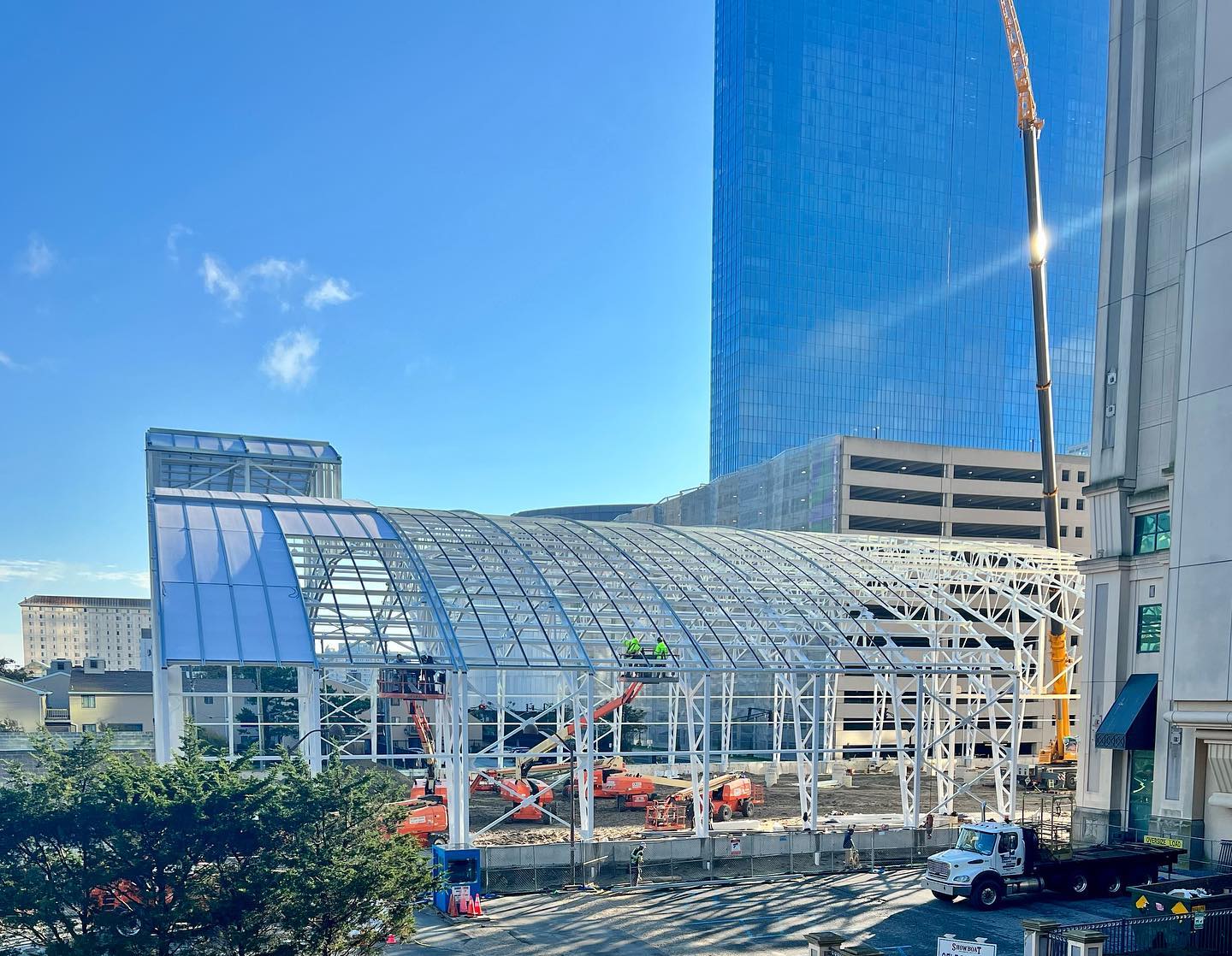 World's largest indoor beachfront waterpark: world record in Atlantic City, New York